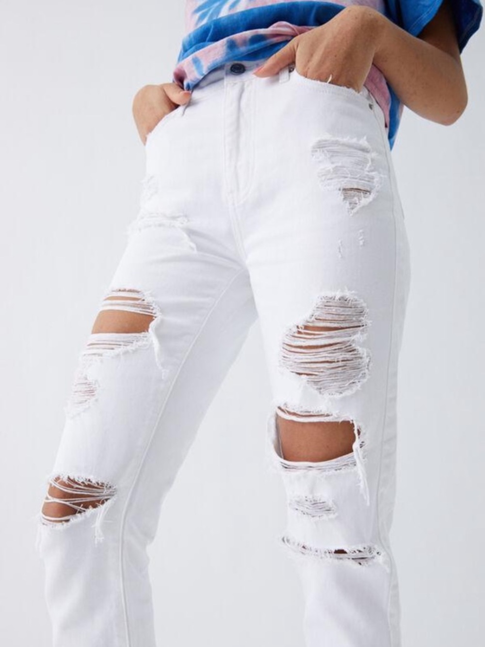 American Eagle White Ripped Mom Jeans 18 High Rise Distressed Straight Leg #3790